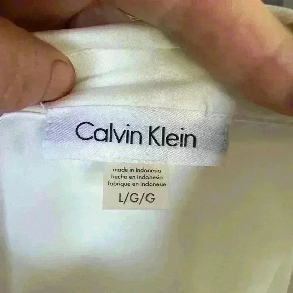 Calvin Klein, blouse 
v-neckline L white ruffle front  airy cool.Great cond. - Picture 15 of 15